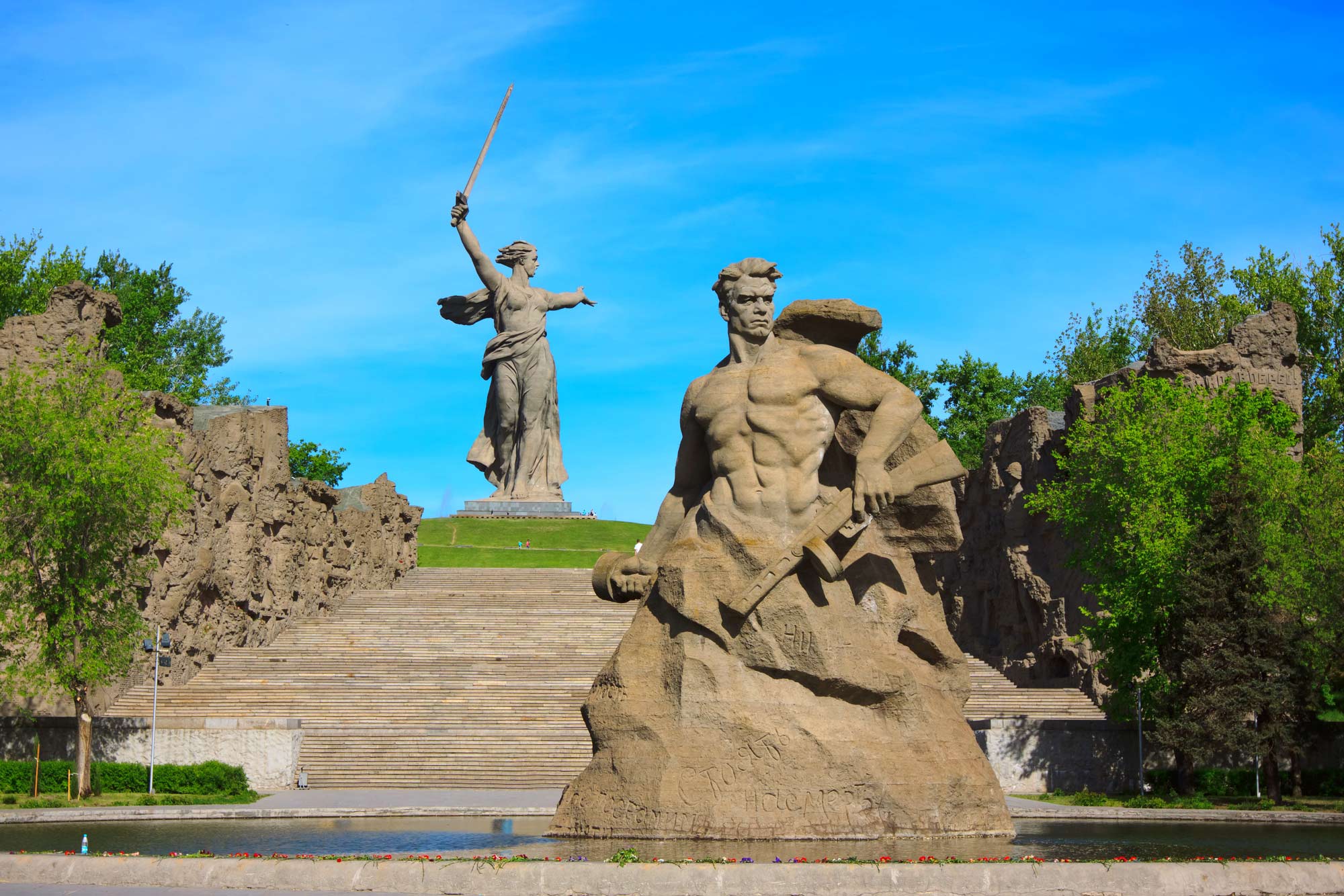 Фото городов героев великой отечественной. Волгоград Родина мать Мамаев Курган Сталинградская битва. Город Сталинград Мамаев Курган. Волгоград мемориальный комплекс на Мамаевом Кургане. Героям Сталинградской битвы на Мамаевом Кургане.