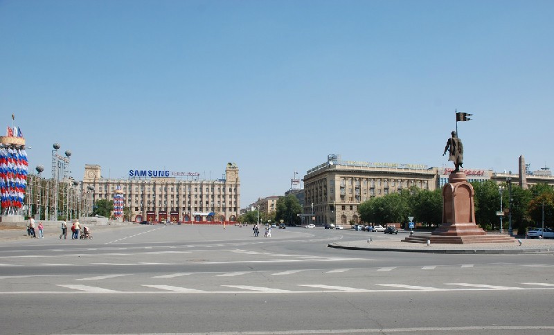 Площадь волгоградской. Центральная площадь Волгограда. Центр города площадь Волгоград. Площадь борцов Волгоград. 